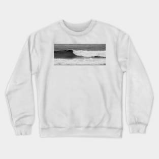 Surf wave in monochrome panorama Crewneck Sweatshirt